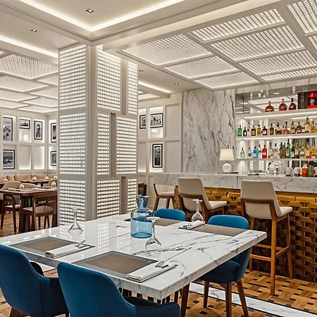 Luxury 5-star Seafront
