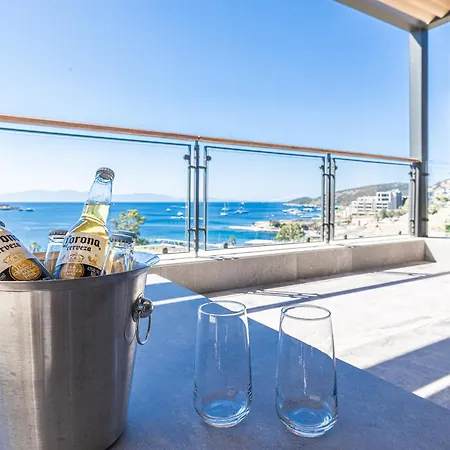 1-Bedroom Seafront Flat With Hotel Amenities Apartment *