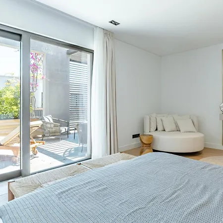 Luxury 5-star Seafront *