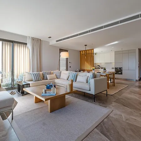Luxury 5-star Seafront شقة *