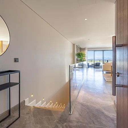 Luxury 5-star Seafront *