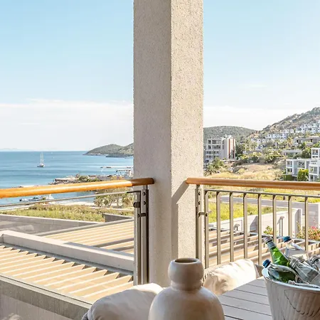 Luxury 5-star Seafront *