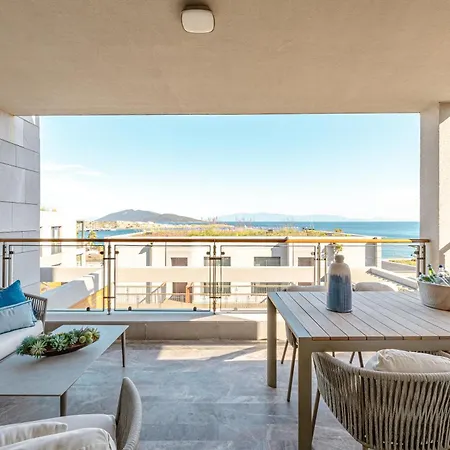 Luxury 5-star Seafront شقة *