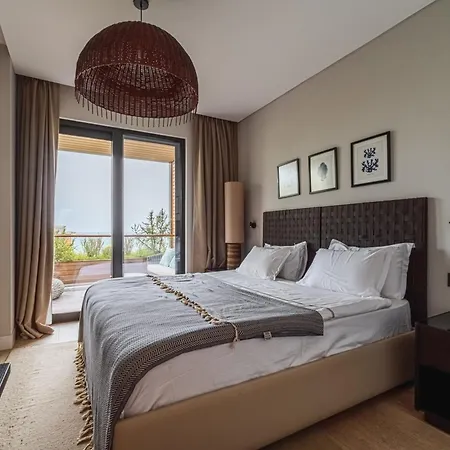 Luxury 5-star Seafront
