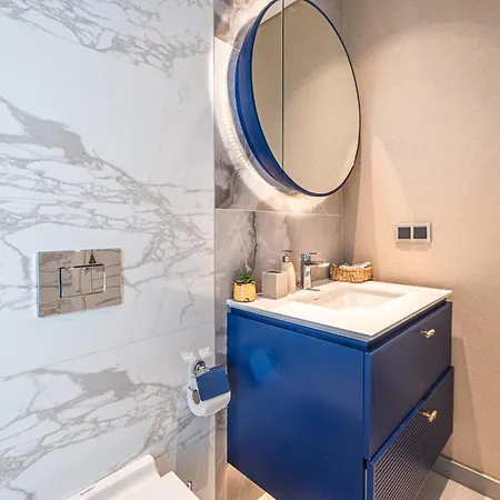 Apartment 1-Bedroom Seafront Flat With Hotel Amenities *